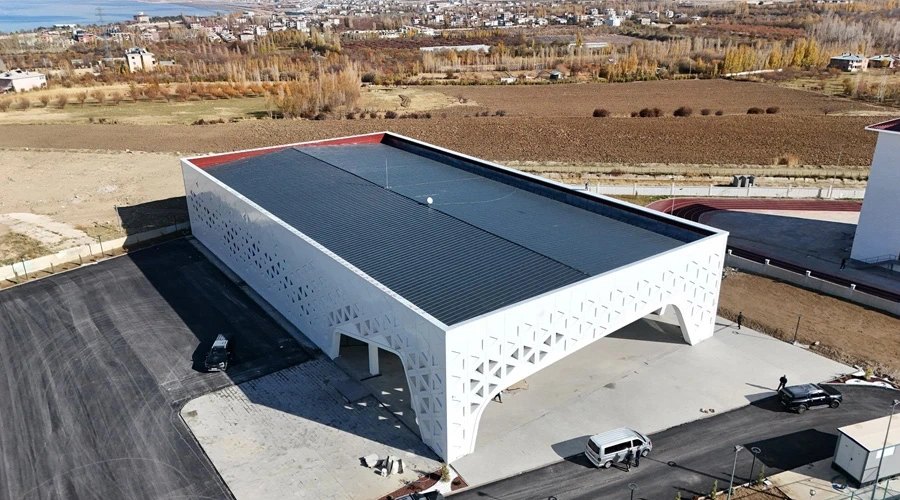 VAN EDREMİT BUZ PATENİ SALONU